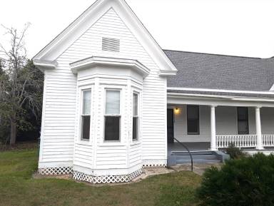 Main picture of 4392B Clinton St