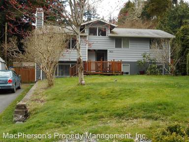Main picture of 821 NE Serpentine Pl
