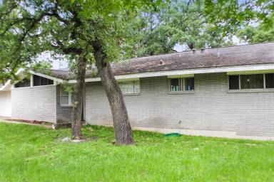 Main picture of 806 Lazy Ln