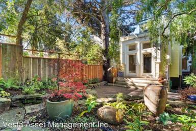 Main picture of 718 Cole St