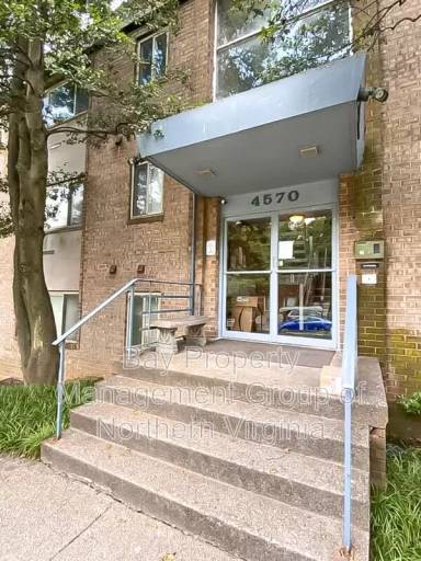 Main picture of 4570 MacArthur Blvd NW