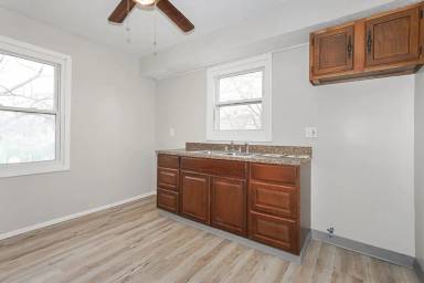 Main picture of 919 Washington Ave