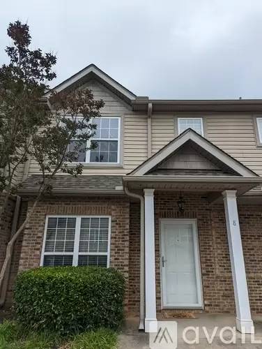 Main picture of 8 Amity Ln