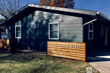 Main picture of 2308 S Patterson Ave