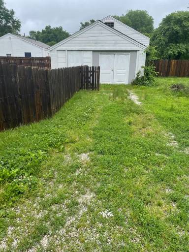 Main picture of 2556 W Monroe St