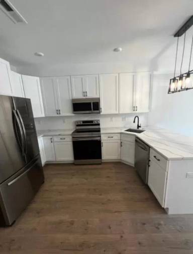 Main picture of 2218 N Franklin St