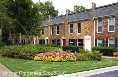 Main picture of 135 N River Dr