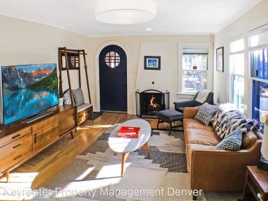 Main picture of 485 S York St