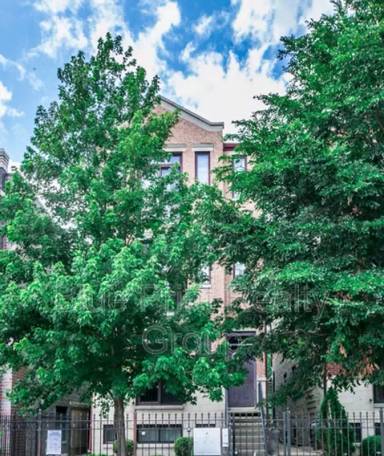 Main picture of 6332 S Ingleside Ave