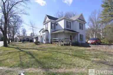 Main picture of 302 S Poplar St
