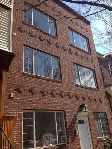 Main picture of 122 Lincoln St
