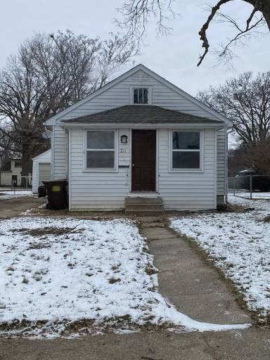 Main picture of 211 E 9th St