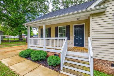 Main picture of 16 Willglow St