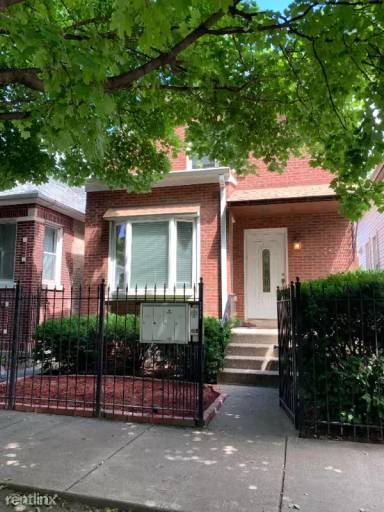 Main picture of 2949 N Washtenaw Ave