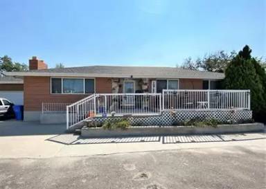 Main picture of 1985 W Myers Ln