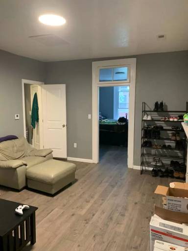Main picture of 901 E Carson St