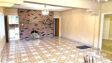 Main picture of 234 W 12th St