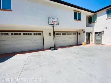 Main picture of 2330 N Catalina St