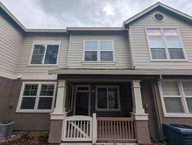 Main picture of 139 Windward Cmn