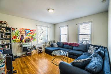 Main picture of 21 Wenham St