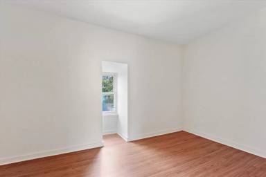 Main picture of 1037 E Poplar St