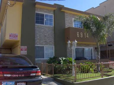 Main picture of 6914 Woodley Ave