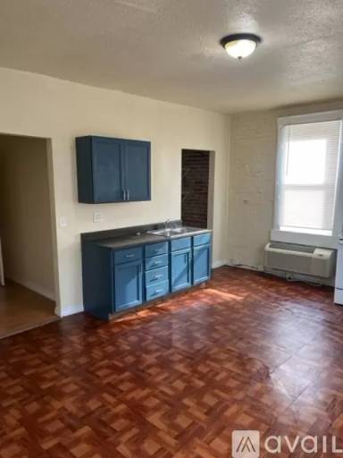 Main picture of 1822 W Main St