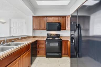 Main picture of 752 Executive Center Dr