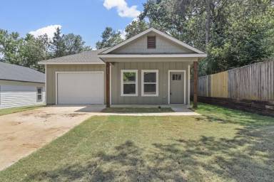 Main picture of 820 Dubois St