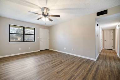 Main picture of 1105 Brentwood Dr