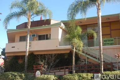 Main picture of 2255 N Cahuenga Blvd