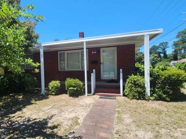 Main picture of 400 Roxie Ave