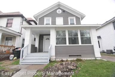 Main picture of 307 E 11th St