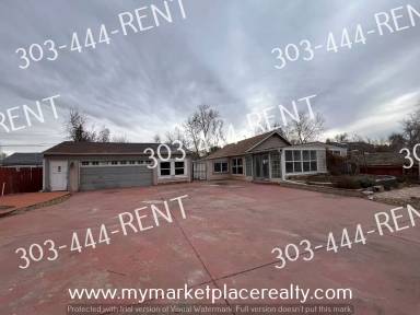 Main picture of 926 Perry St