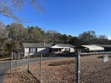 Main picture of 304 McAlister Dr