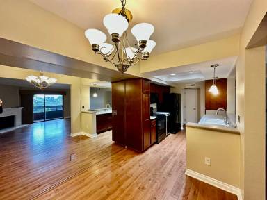 Main picture of 1010 E Washington Ave