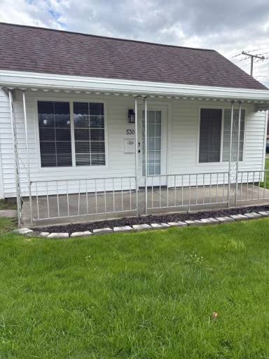Main picture of 530 Roosevelt Ave