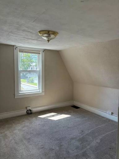 Main picture of 121 W Main St