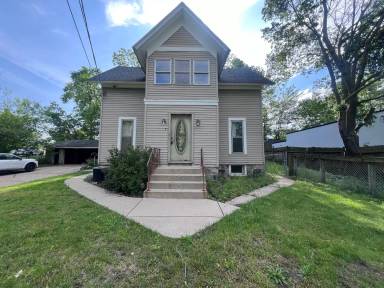 Main picture of 512 Grand Ave NE
