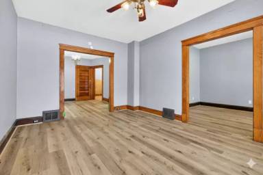 Main picture of 2977 E 66th St