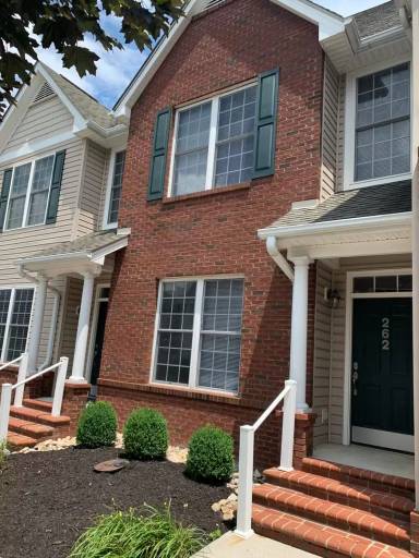 Main picture of 262 Sheliah Ct