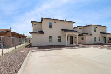 Main picture of 8916 Norton St
