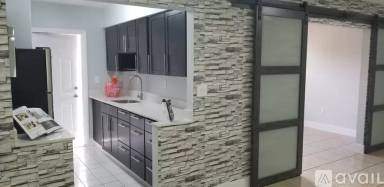 Main picture of 7200 Pembroke Rd