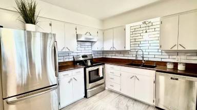 Main picture of 3720 W Grandview Ave