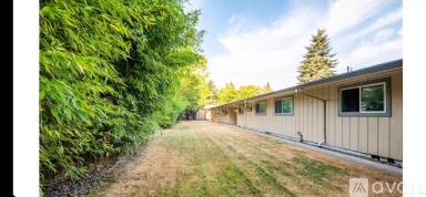 Main picture of 110 SE Vista Ave