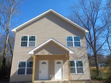 Main picture of 106 Steinkuhler St