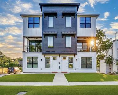 Main picture of 2203 W Devitt St