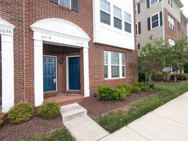 Main picture of 671 E Church St