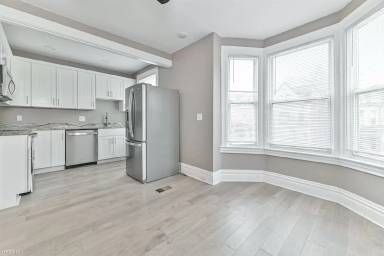 Main picture of 5505 Howe St