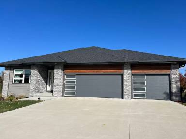 Main picture of 15915 Aurora Ave